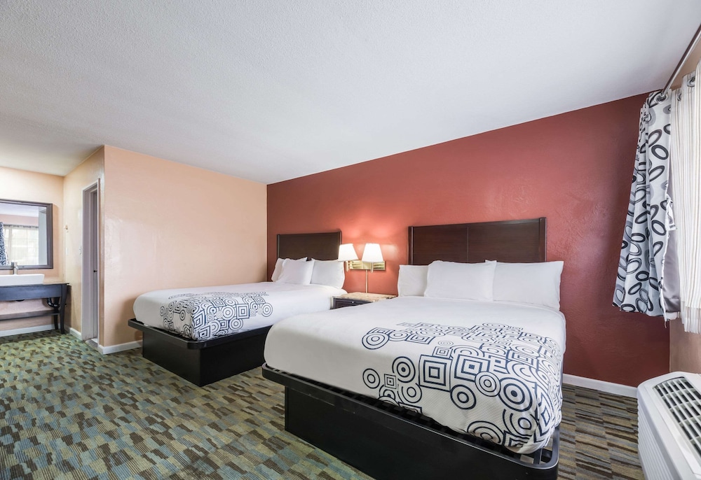 Standard Room, 2 Queen Beds, Non Smoking