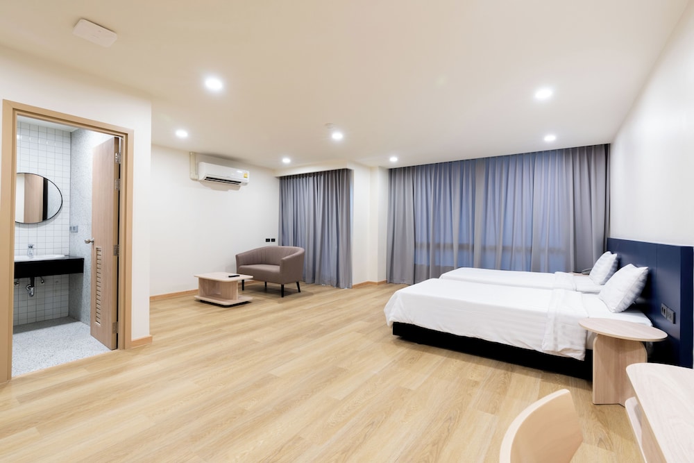 Grand Deluxe Twin Room photo 2