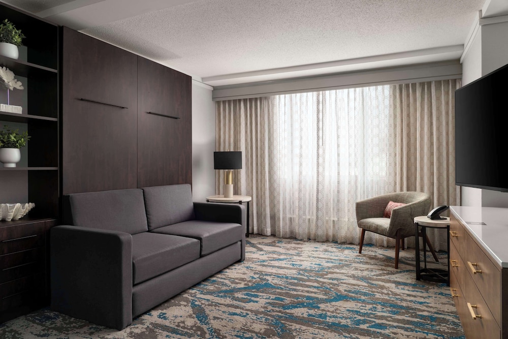 Suite (Parlor) photo 1