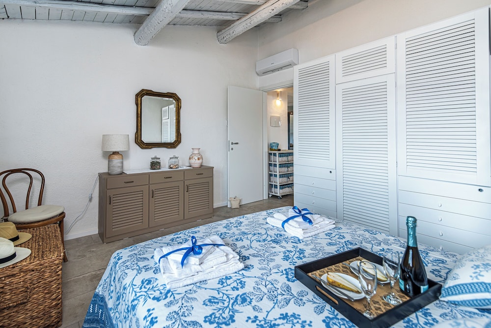 Family Apartment, Multiple Bedrooms (Il Vecchio Faro Attico A58)