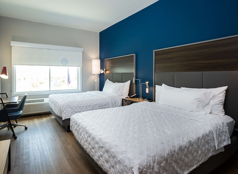Room, 2 Queen Beds, Accessible (Hearing) - Photo 1