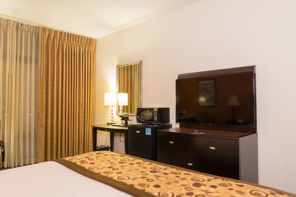 Deluxe Room, 2 Queen Beds - Photo 4