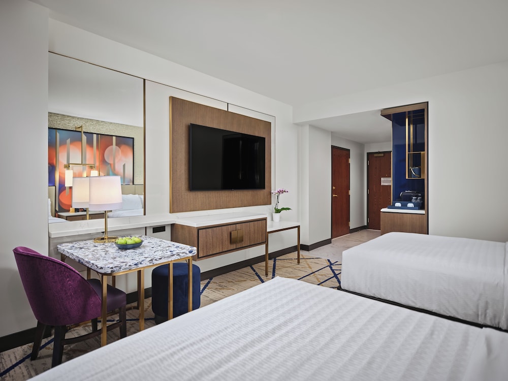 Deluxe Room, 2 Queen Beds photo 3