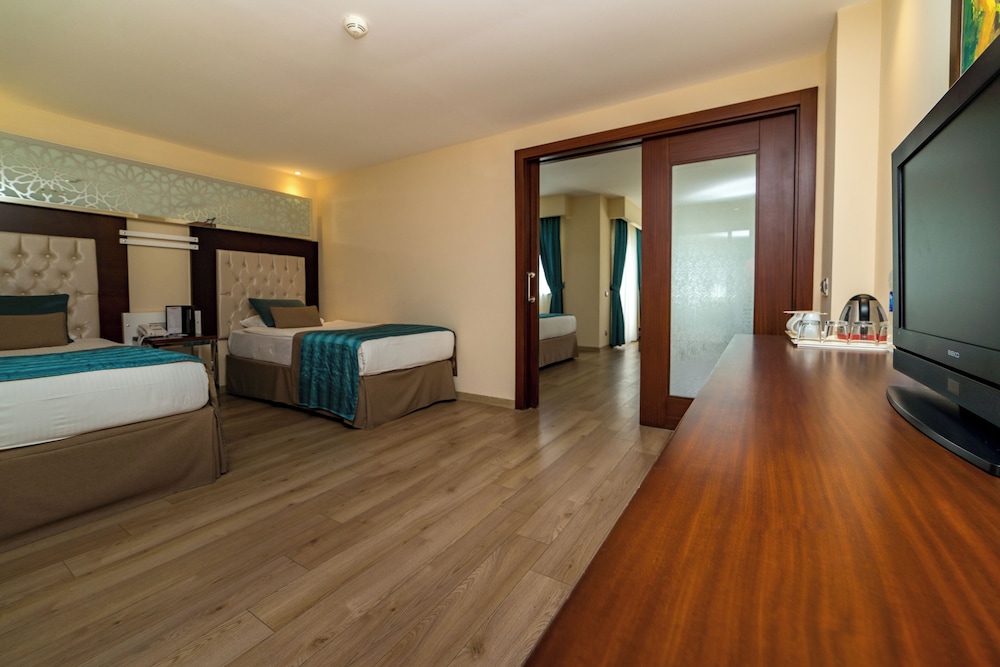 Family Room, Terrace, Poolside photo 3