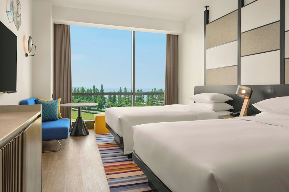 Room, 2 Double Beds, Lake View