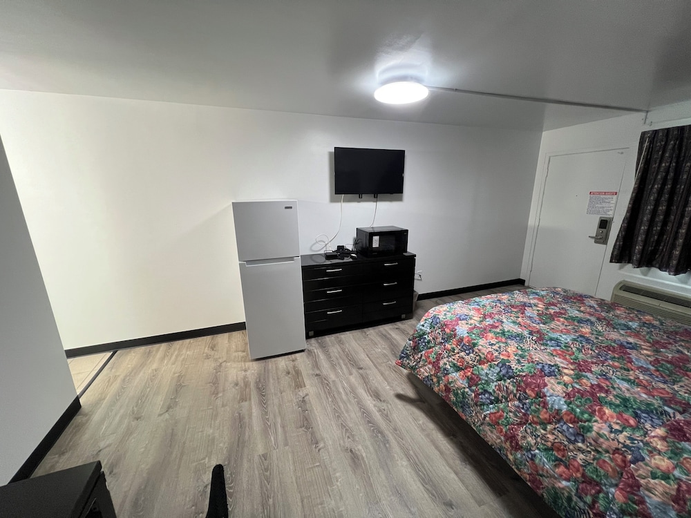 Deluxe Single Room, 1 Queen Bed, Non Smoking photo 2