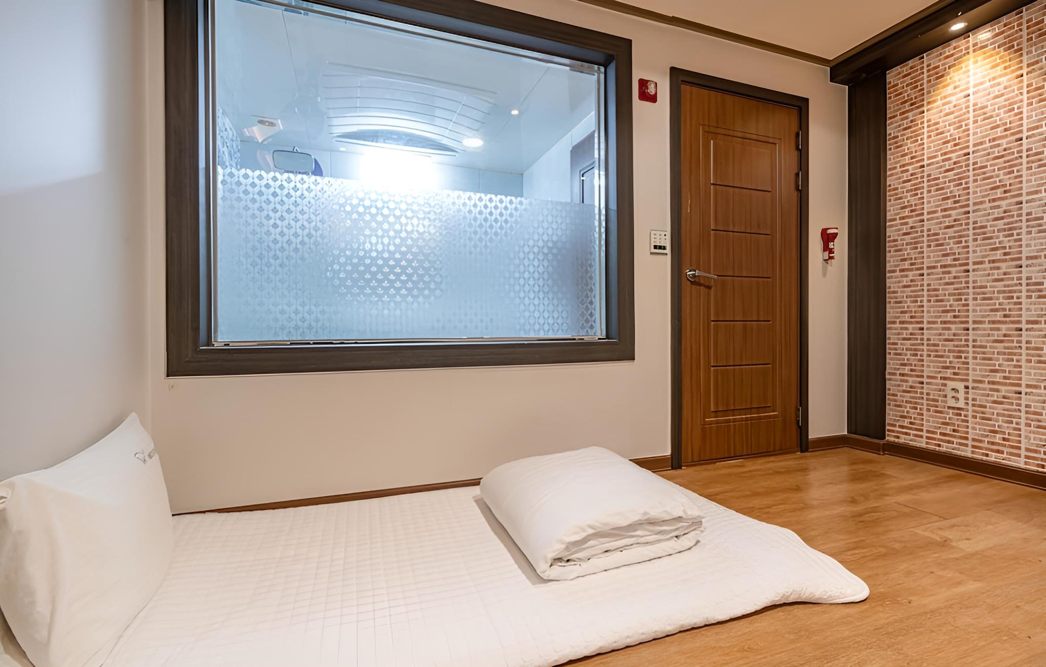 Room (Ondol room (10000 won per additional ) - Photo 1