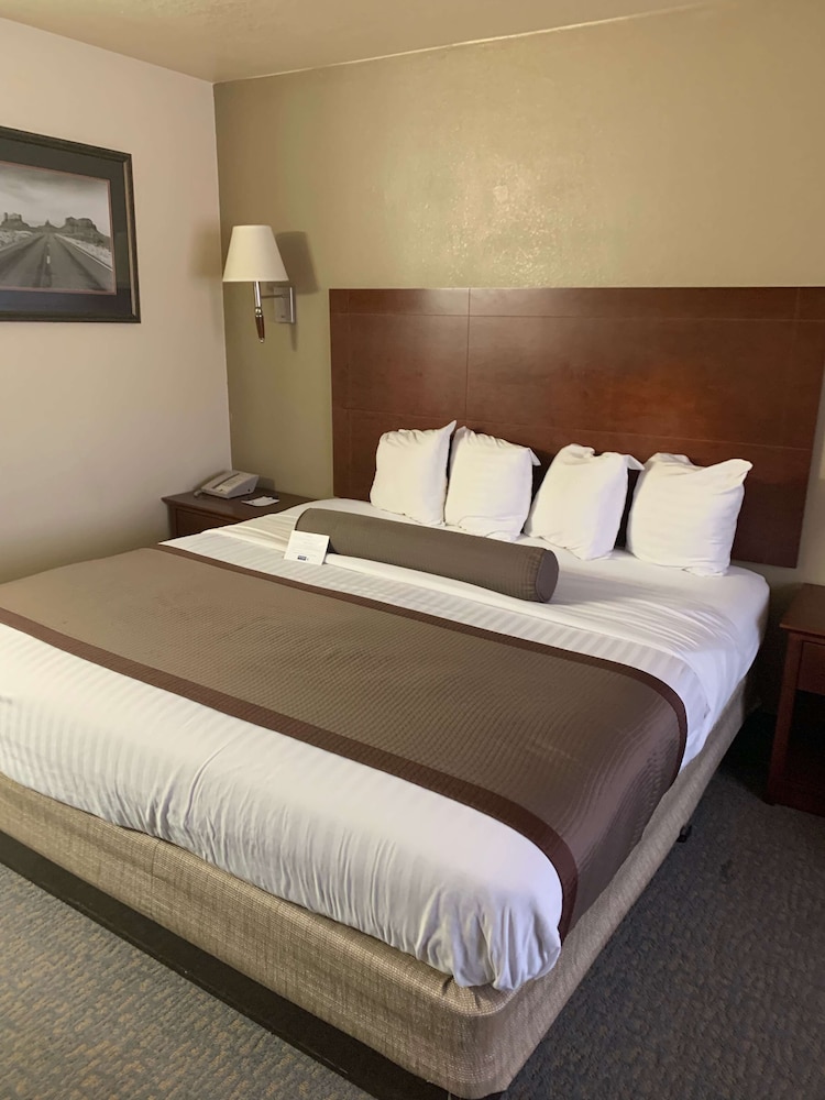 Standard Room, 1 King Bed, Accessible, Bathtub