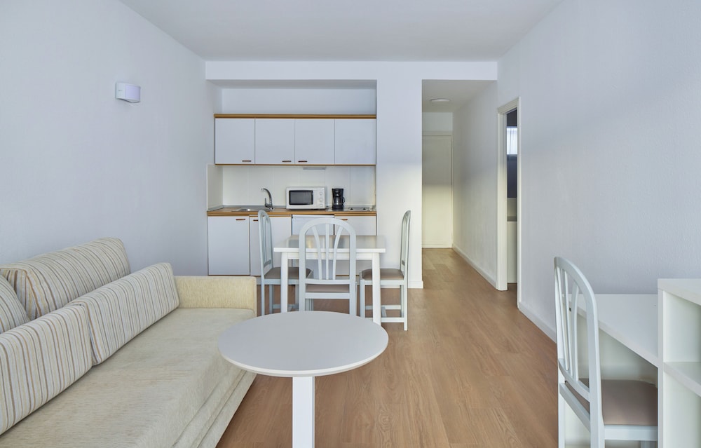 One Bedroom Apartment