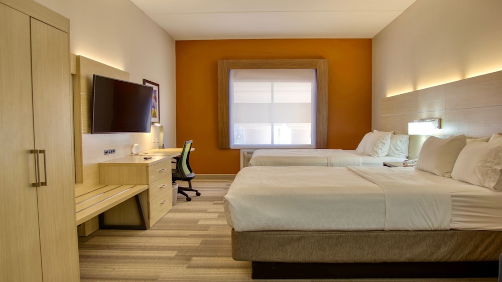 Standard Room, 2 Queen Beds - Photo 4