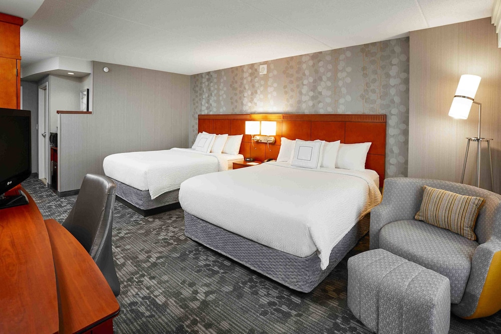 Room, 2 Queen Beds, Courtyard View (Balcony)