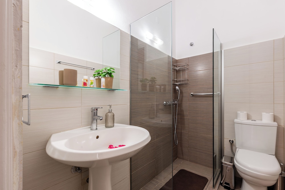 APARTMENT, 1 BEDROOM, VERANDA, GARDEN AND COUNTRY VIEW (1) photo 2