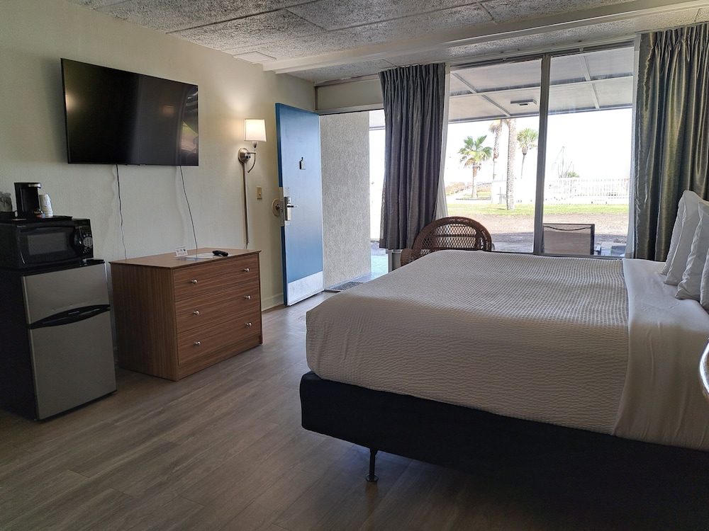 Suite, 1 King Bed, Non Smoking - Photo 1
