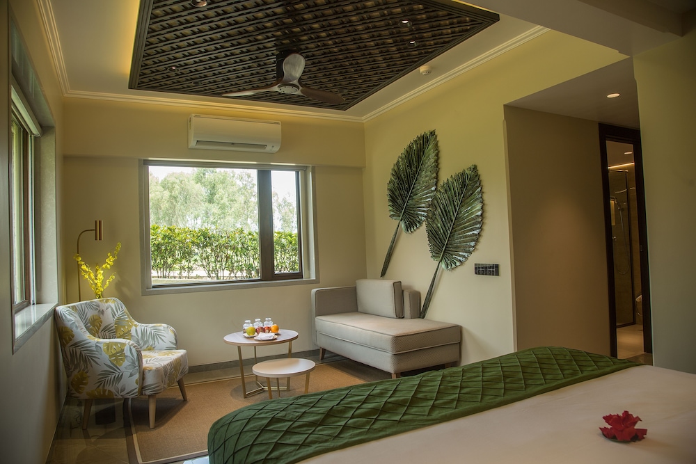 Lake View Suite - Photo 4