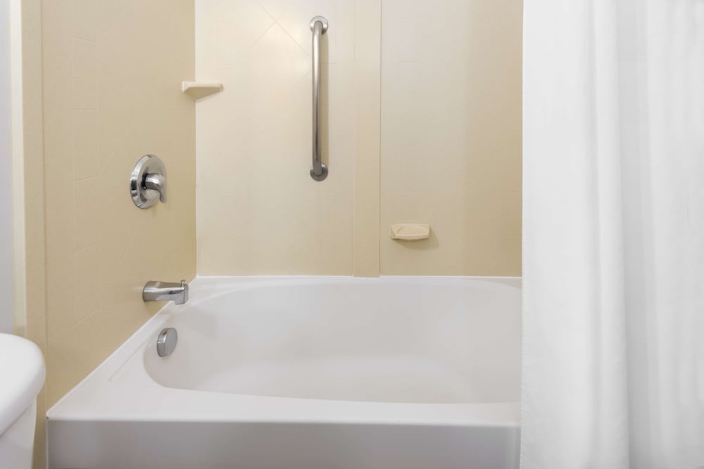 Room, 1 King Bed, Non Smoking - Photo 4