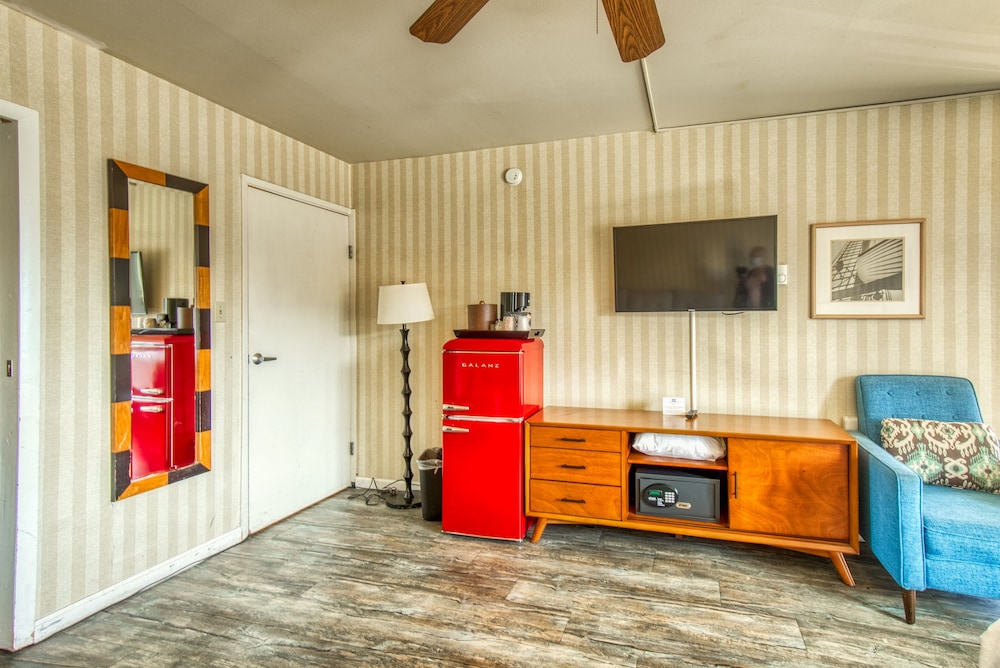 Junior Suite, Multiple Beds, Balcony, Partial Ocean View - Photo 6