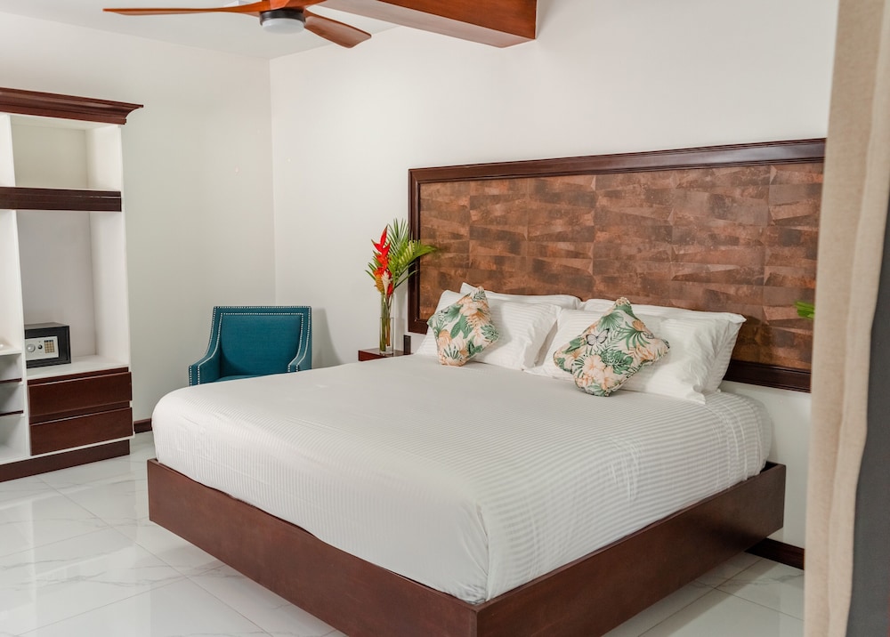 Superior Room, 1 King Bed, Valley View photo 3