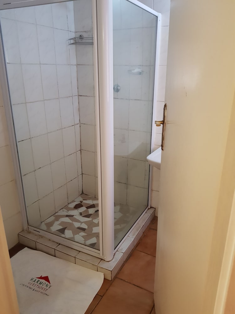PROMO DOUBLE ROOM (NONE EN-SUITE) photo 2