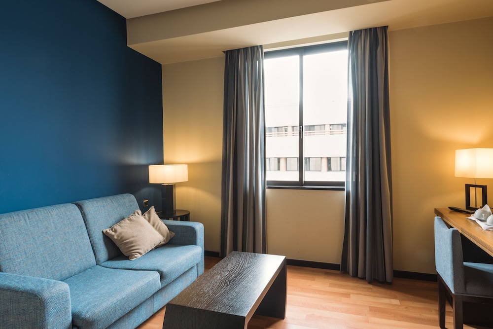 Executive Room - Photo 4