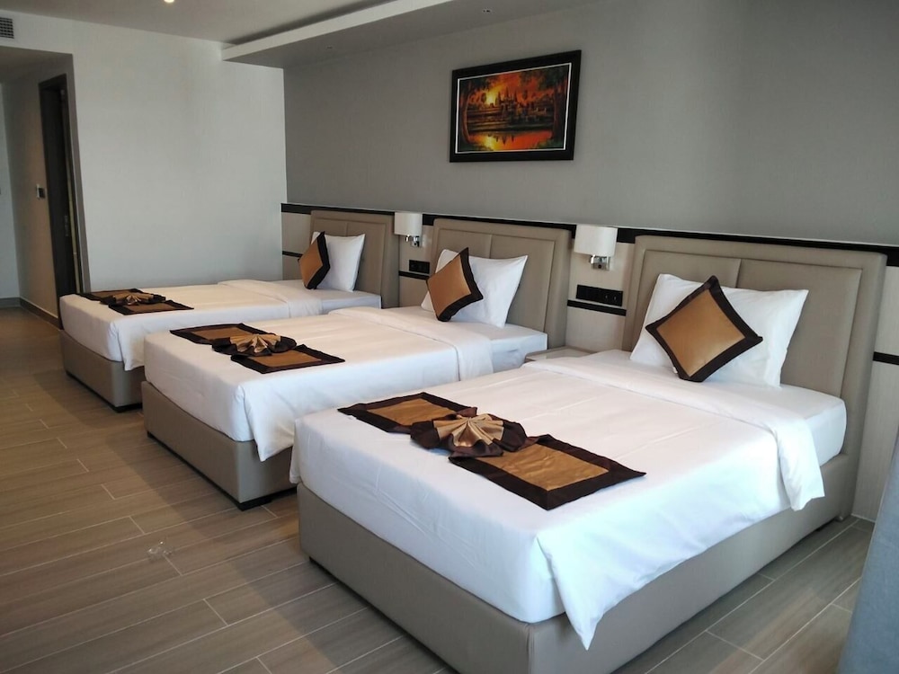 Deluxe Triple Room, Balcony, City View