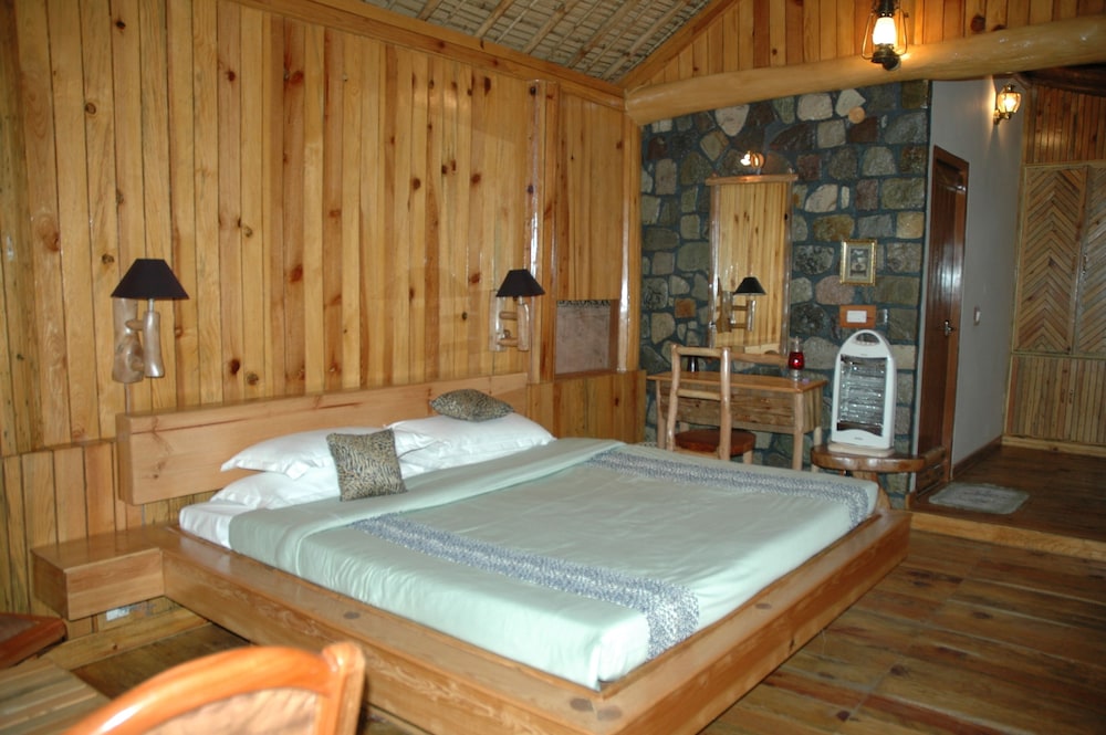 Wooden Log Hut (Ac) photo 1