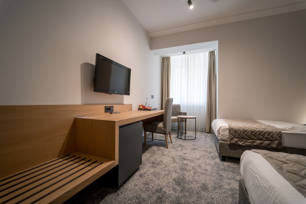 Family Suite (2 Connecting Rooms) - Photo 3