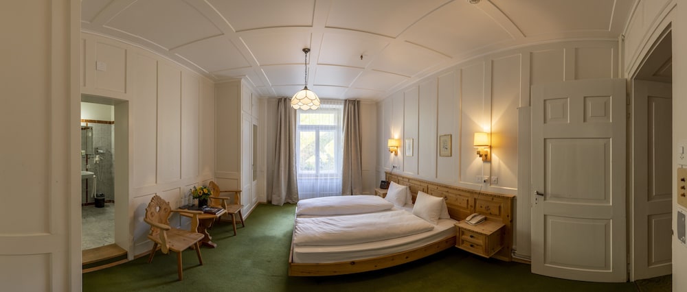 Double Room, Mountainside