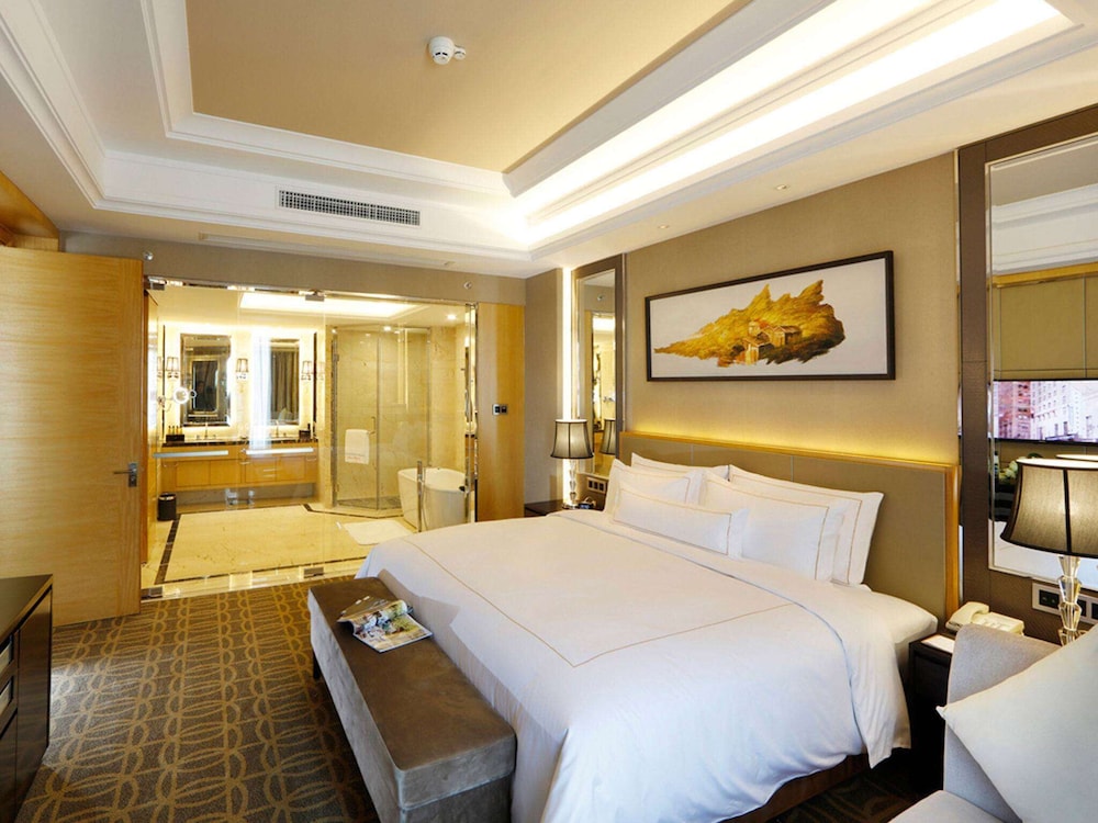 Executive Room, 1 King Bed, Non Smoking (Executive Royale) photo 2