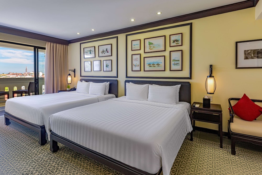 Family Room, 2 Queen Beds, Balcony, Partial Ocean View (Quadruple) - Photo 1