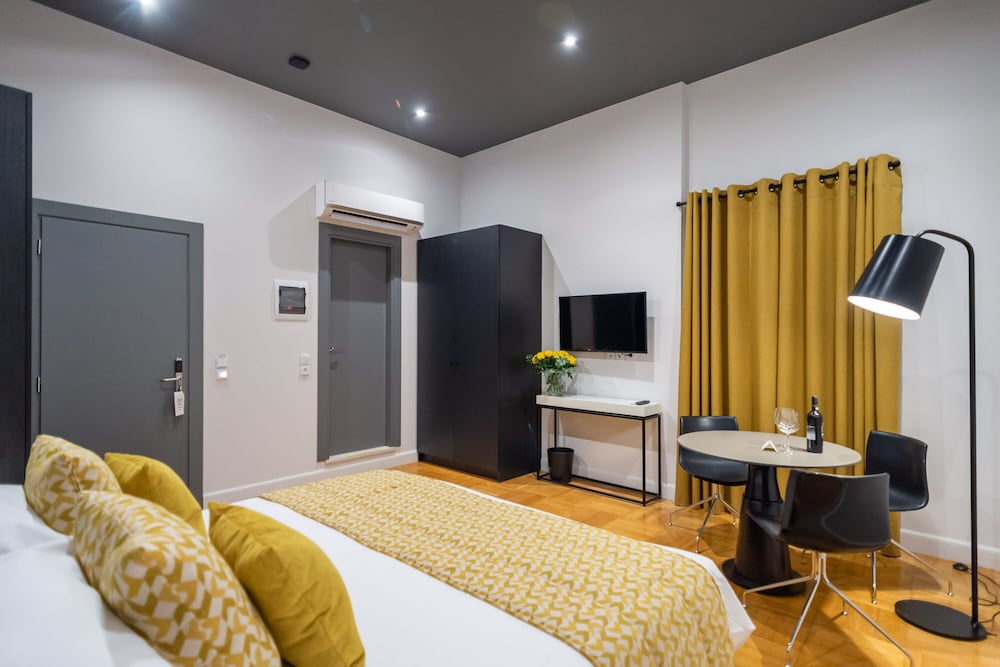 Executive Suite - Photo 6