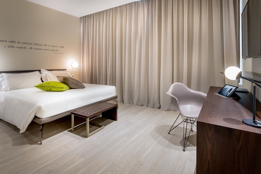 Design Room, 1 King Bed, City View