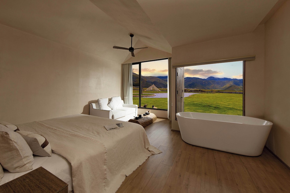 Standard Chalet, Hill View