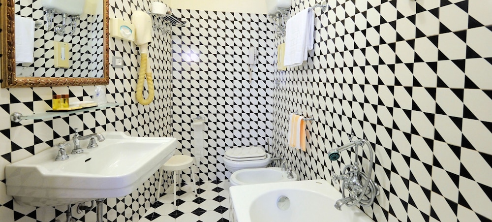Double Room thumbnail 5