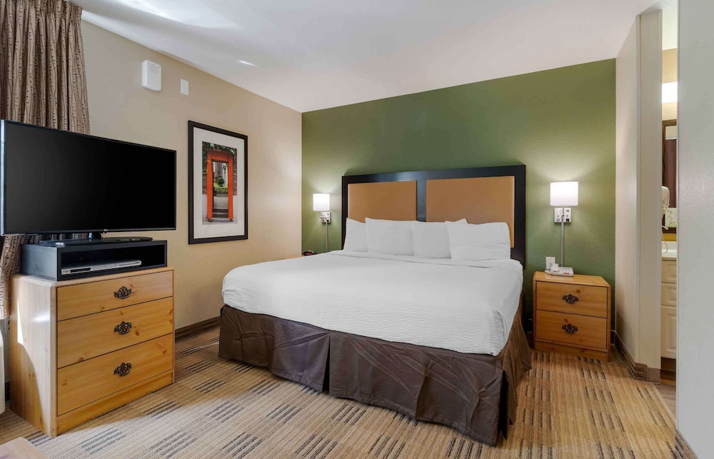 Deluxe Studio, 1 King Bed with Sofa bed, Non Smoking photo 1