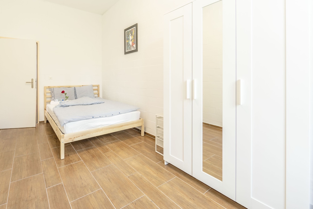 Basic Double Room (Yellow Inn 28) photo 2