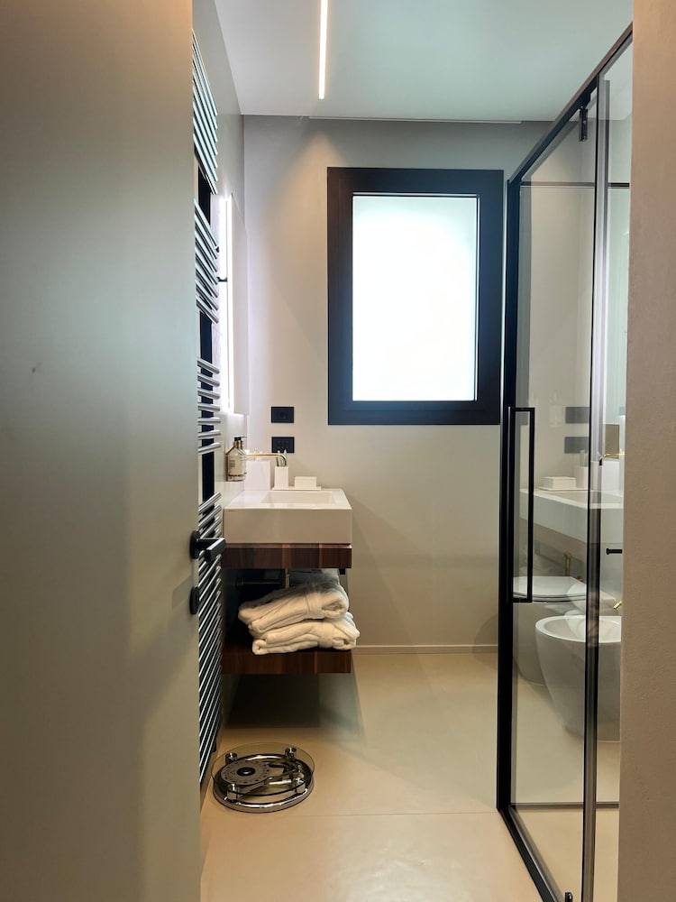 Deluxe Suite - Photo 27