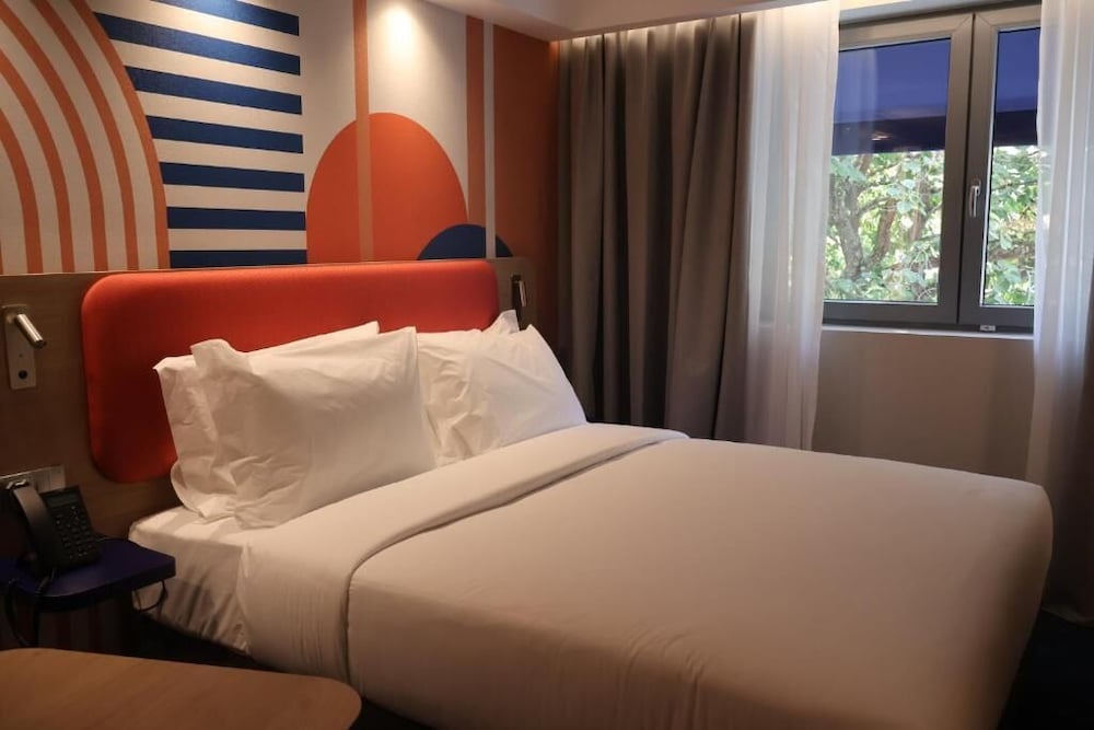 Standard Room, 1 Queen Bed - Photo 3