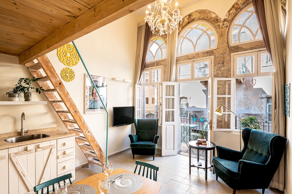Extraordinary Apartment with Balcony