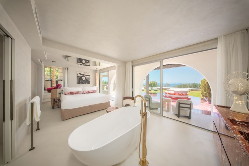Cherry Suite w/XL Pool