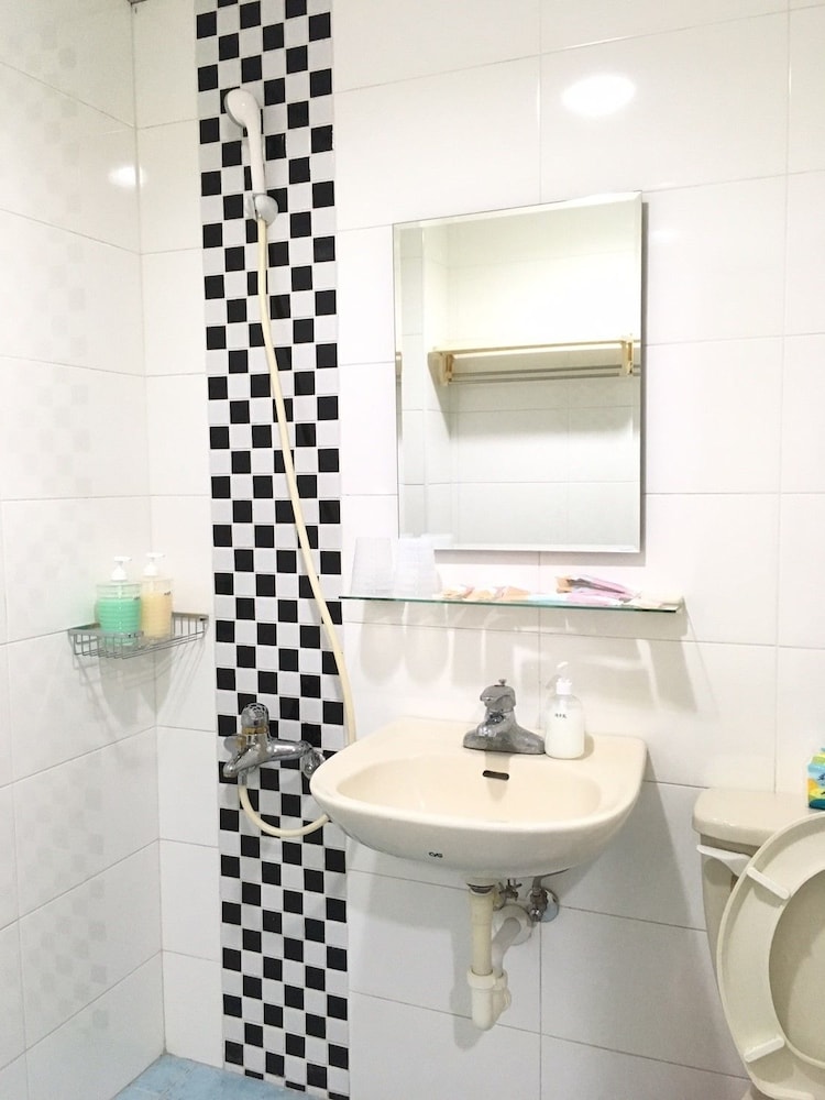 Basic Double Room, 1 Double Bed (203) - Photo 4