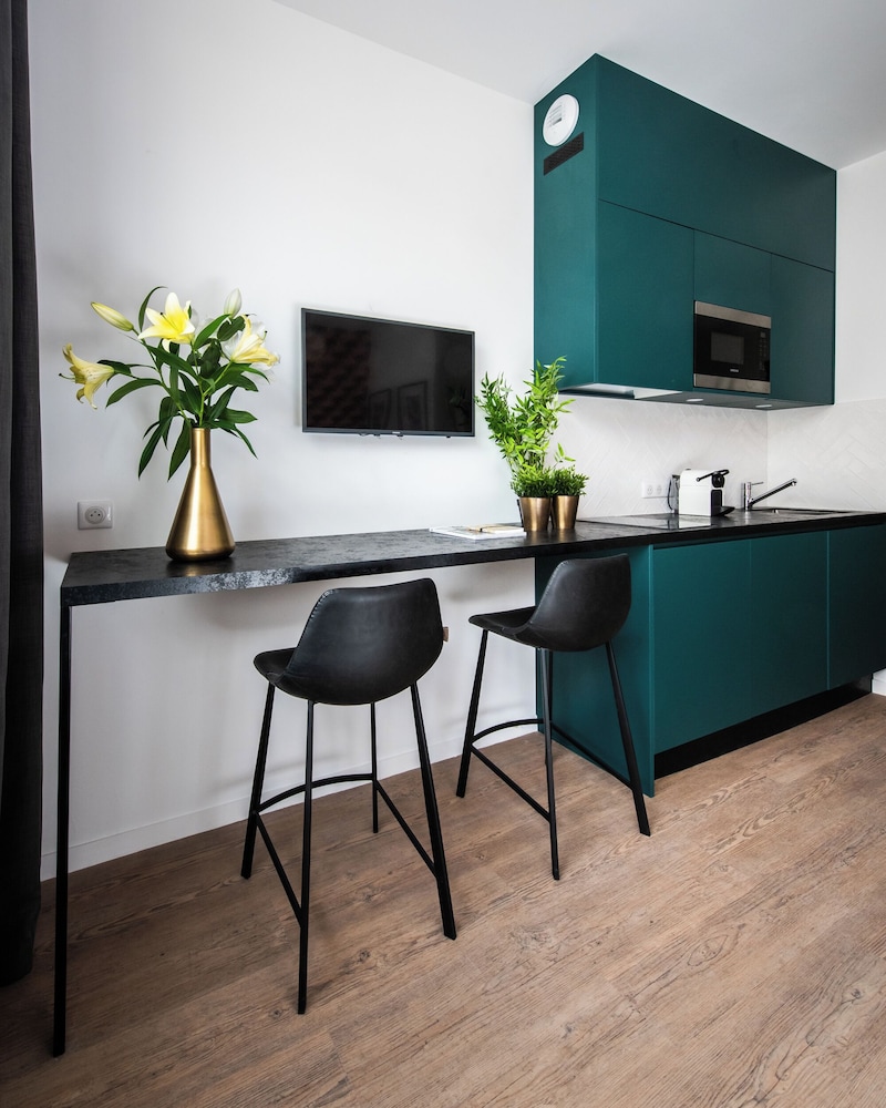 Medium Studio with Kitchen - Photo 3