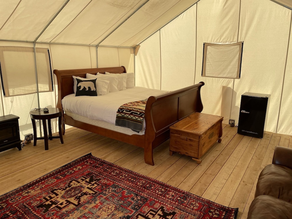 Deluxe Tent photo 1