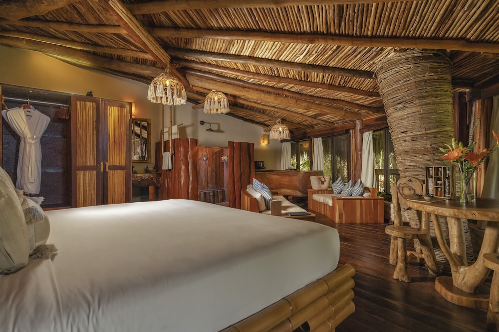 RT Suite Tree House GV