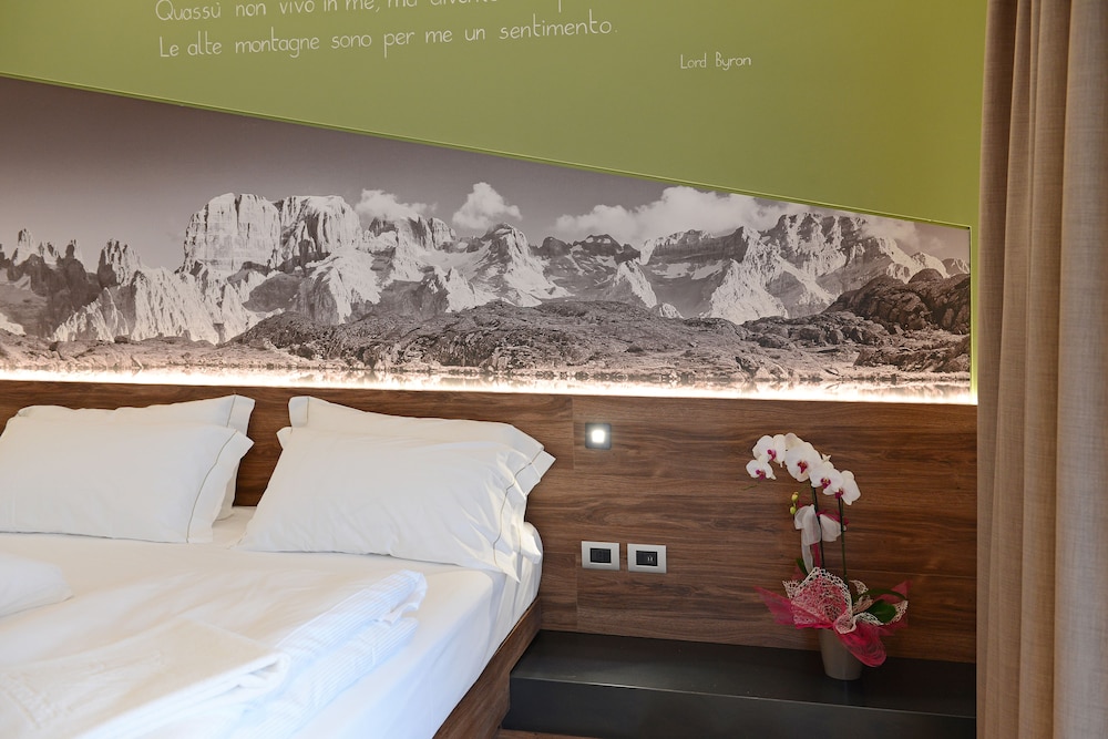 Deluxe Double Room, 1 Queen Bed photo 3