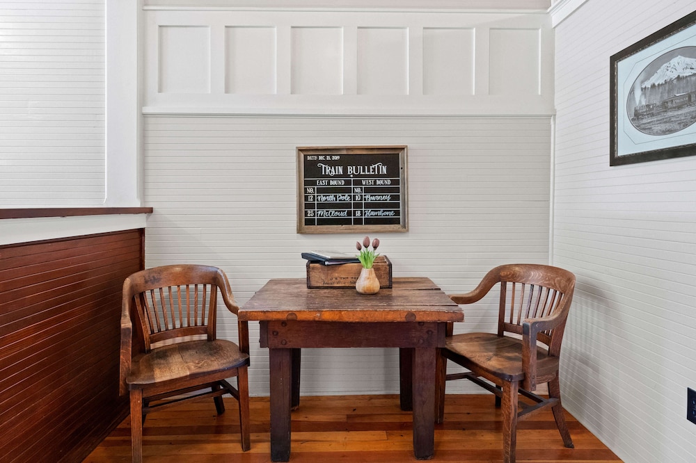 Railroad Room (204) photo 2