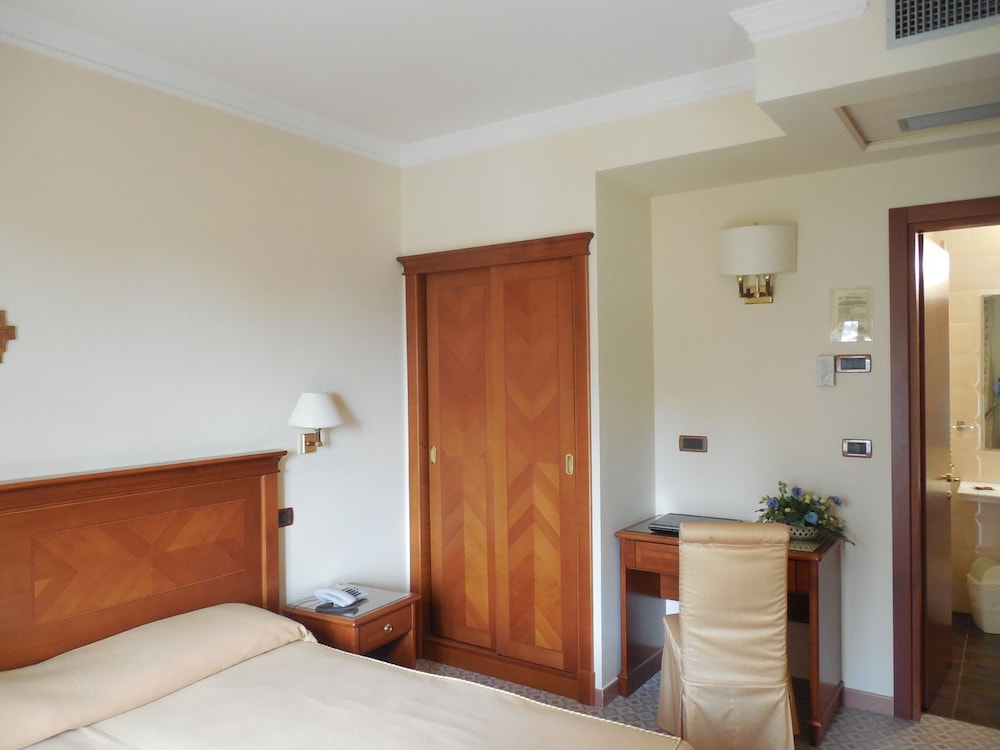 Single Room photo 3