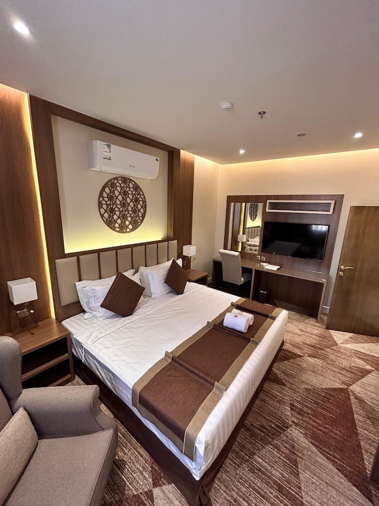 Royal suite side view with kitchen RSVK