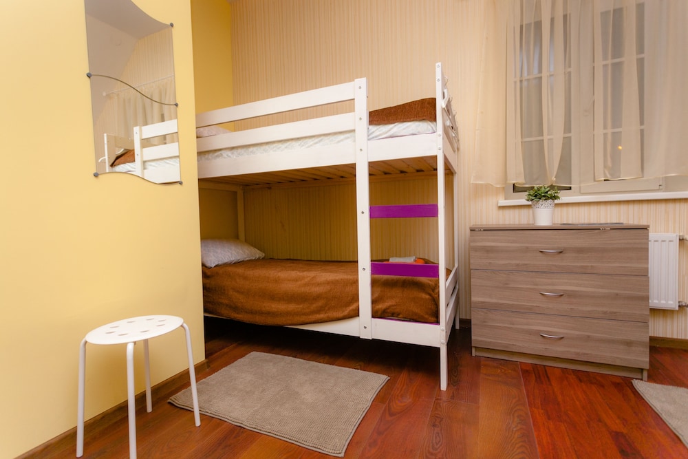 Economy Triple Room photo 3