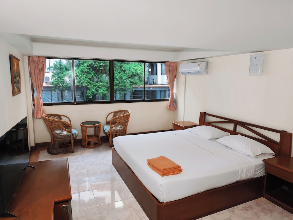 Deluxe Room, 1 King Bed