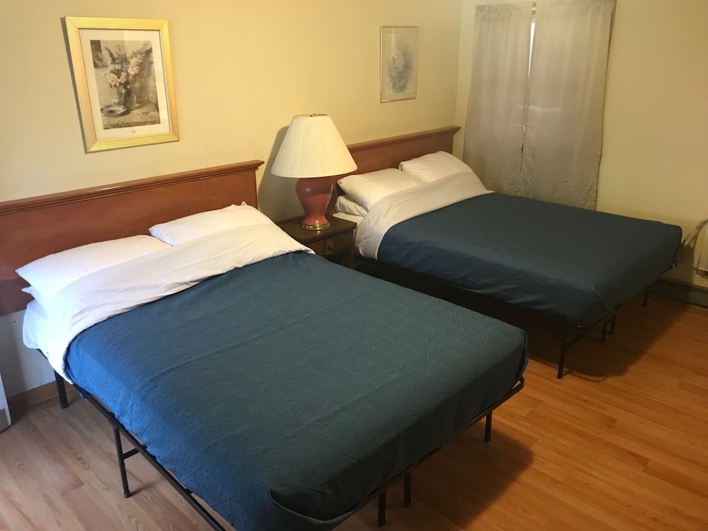 Standard Room, 2 Double Beds, Non Smoking, Mountain View photo 1